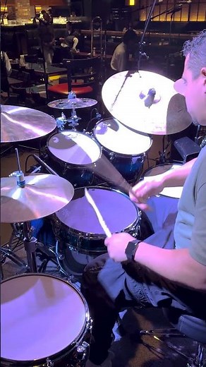 Peter Antunes just grooves on the Live Custom Hybrid Oak.