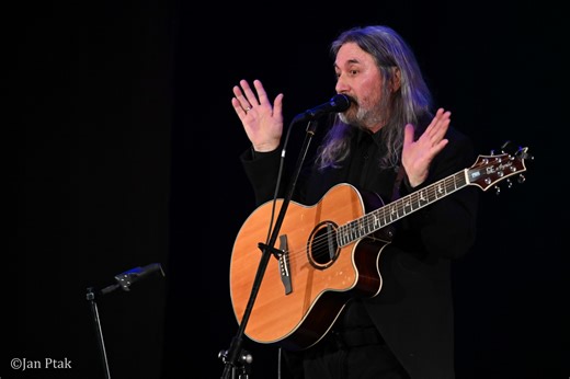 Jan Kondrak z koncertem w Raciborzu – poezja, muzyka i klasyka bardów