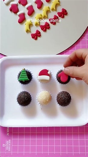 Edible Christmas Appliques #edibleappliques #christmassweets #pasteappliques