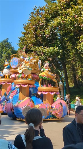 MICKEY MOUSE AND FRIENDS PARADE AT HONGKONG DISNEYLAND