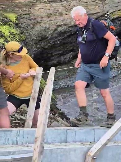 Brotin brú á leið á Snæfell