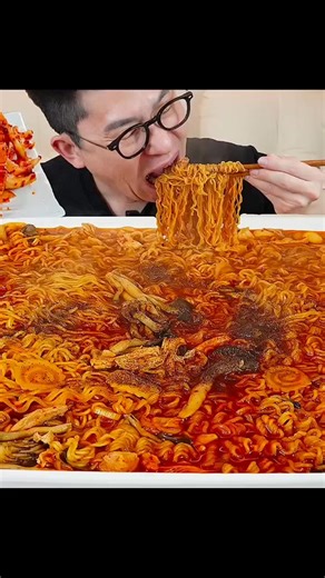 Delicious Spicy Noodles with Mushrooms and Kimchi