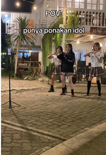 “Mungkin saya harus ikutan” . . #idol #chikaidol @RibbonRock’U’