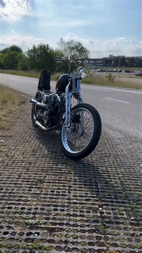 Big thanks to @fischi74 for using our M5 Magneto and @fnacustomcycles oil pop top & ribbed magneto cast cover! We appreciate your support 🙌 | Morris Magneto