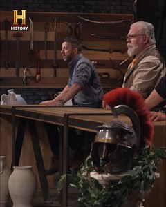 3.6M views · 53K reactions | Perforar huecos en forma de V a medio camino, sin pasar al otro lado sobre capas de acero de diferente color. Al aplanar dichas capas se notarán círculos concéntricos, entonces al hacerlo por toda la hoja se observará un patrón similar al de gotas de agua en un charco. #DesafioSobreFuego | HISTORY | Facebook