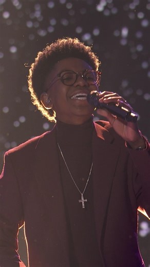 Chills from start to finish. Max Chambers sings “One Moment in Time” by Whitney Houston. The Voice | NBC and Peacock | The Voice