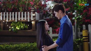 😳Cinderella asks for a kiss, and the boss can't resist kissing her, but unexpectedly, his mother-in-law sees it! 灰姑娘主動索吻，霸總忍不住吻她，卻不料竟被岳母撞見！ #ChineseDrama #赵露思 #zhaolusi #chinese #中国电视剧 #灰姑娘 #Cinderella #Thanksgiving #cdrama #china #chinesegirl #sweetgirl #Rosy | 中剧甜甜圈