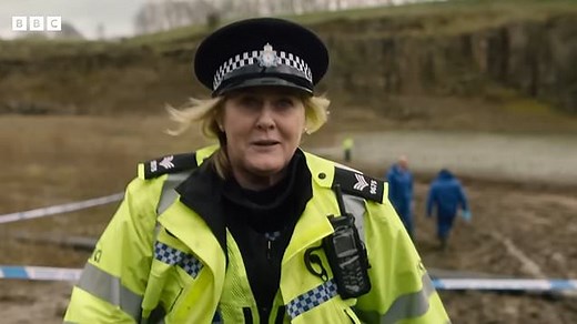 Gripping opening scene of Happy Valley series three