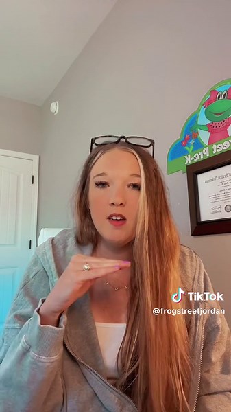 Children taught letter-name first, and then letter-sound have shown the greatest advantage to alphabet learning. This Enhancing Alphabet Knowledge approach (teaching more than one letter a week) allows children to be introduced, gives them practice, and allows the opportunity to revist each letter multiple times throughout the year increasing recall and retention. #bestpractices #frogstreet #preschool #alphabetknowledge #prek #curriculum #earlychildhoodeducation #trending #targeted #teachers