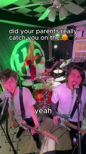 never makin’ that mistake again fr #livemusic #DIYMusic #collagerock #onthehub