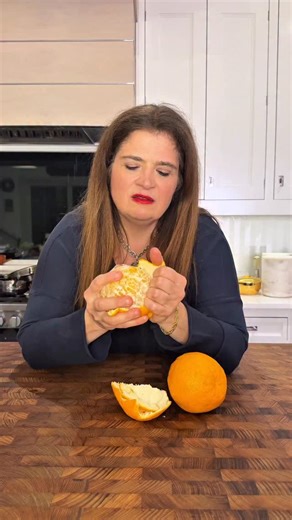 It’s January and Sumo oranges are in season. Have you tried these before? Comment below! #sumooranges #citrusseason #sumocitrus #orange #fruit | Alex Guarnaschelli