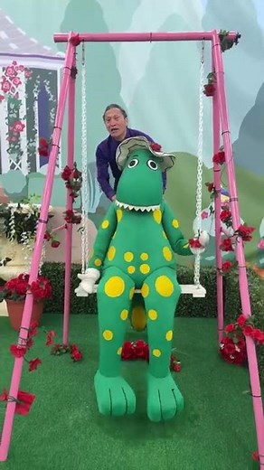 Swinging On A Swing #OGWiggles