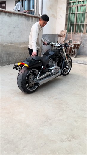 Harley-Davidson V-Rod Motorcycle Overview