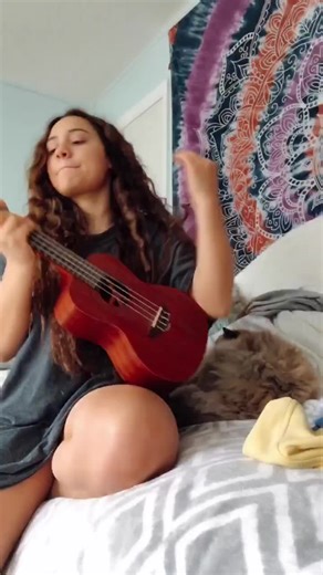 Lola ☮︎︎ on TikTok