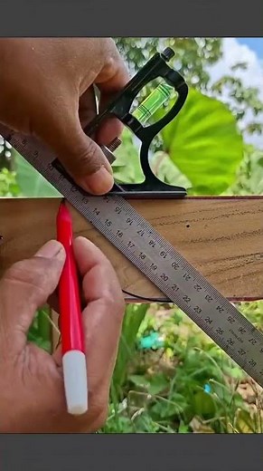 How to measure and cut wood boards into perfect 90° angles #woodworking #carpentry #DIYprojects