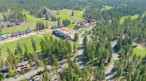 Experience the best of Suncadia living in this beautiful home overlooking the 16th green of the Prospector golf course. With 3 bedrooms and 3.25 bathrooms, this open-concept home is perfect for families and resides in a prime location. Enjoy evenings by the fire pit while taking in breathtaking views from all angles. Reach out to Kimi Fry for more information. Featured Listing: 100 Black Nugget Lane | MLS® # 2026823 https://suncadiarealestate.com/idx_listing/100-black-nugget-lane-cle-elum-98922/