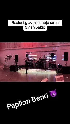 Nasloni Glavu Na Moje Rame - Sinan Sakic Live