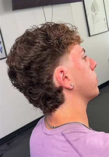 Short mullet w curly top 🔥 📍MOUNT VERNON Wa, 🔗 click the link in bio to book with me! #everettbarber #seattlebarber #bellinghambarber #tacomabarber #lowtaper