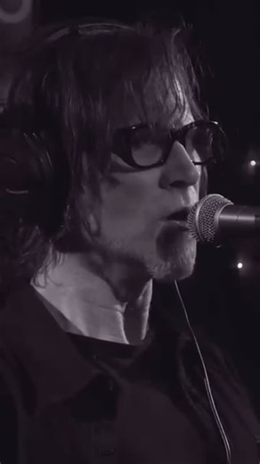 DMC on Instagram: "Mark Lanegan - Judgement Time. (KEXP) Missing Mark Lanegan’s grungy, beautiful vocals all the time. A true icon. His work was Queens of The Stone Age & Screaming Trees was nothing short of exceptional too. #queensofthestoneage #marklanegan #grungemusic #screamingtrees #qotsa"