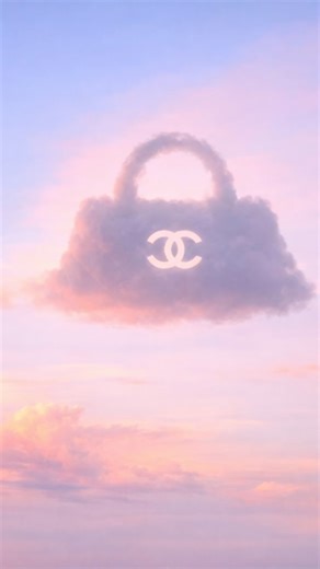 Noun Studio | Secondhand designertasker on Instagram: "Lønningsdag loading … ⏳💸 Vi ses på noun.dk i morgen 👋 #preloved Se mere på www.noun.dk, hvor du handler med 14 dages fuld returret og gratis fragt!🚚🩷📦 Du kan dele din betaling op i 4, 6, 8 eller 10 dele! ✅ Book en aftale i vores showroom, hvor alle de smukke tasker fremvises! 🩷 #preloved"