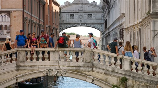 International tourism to the U.S. slumps, but Americans can’t stop traveling overseas