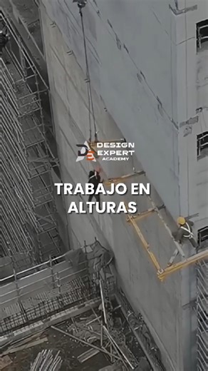 Trabajar en alturas tiene riesgos, por eso es fundamental usar equipo de protección como arnés, línea de vida, casco y calzado antideslizante. La capacitación, la revisión del equipo y la identificación de riesgos ayudan a evitar caídas y garantizar un entorno seguro. ¡Cuidemos la vida en cada tarea! #TrabajoSeguro #Alturas #Prevención #ProtecciónLaboral #SeguridadEnElTrabajo | Design Expert