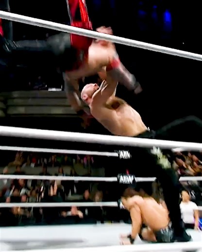 Moxley with a perfectly timed Cutter on El Clon! #AEWDynamite is LIVE NOW on TBS & streaming on HBO MAX! | All Elite Wrestling