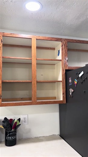 DIY Cabinets Flip 90s Oak Kitchen Cabinets: Before and After Makeover