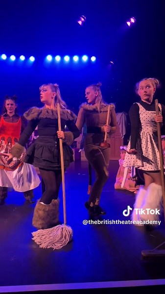 Singing Cats: A Unique Musical Theatre Performance