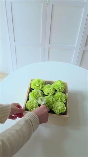 DIY Spring Flower Box: The Step-by-Step 🌷 Save this for your next floral DIY! 🎀