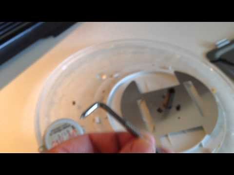 Diagnosing and Removing the noisy stirrer motor on a GE SpaceMaker 1400 microwave