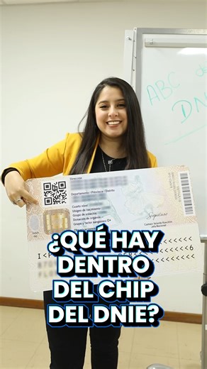 Hoy, en el #ABCdelDNIe, te explicamos qué hay dentro del chip del #DNIe. ¿Sabías que incluye tu clave PIN? 🔐 ¡Entérate! #Reniec #DNIe | RENIECPERU