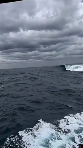 #waves #pacific #atlanta #sea #ocean #ship #scary #northsea