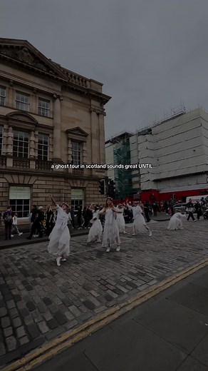 Exploring the Haunted Edinburgh Vaults: A Ghost Tour Experience