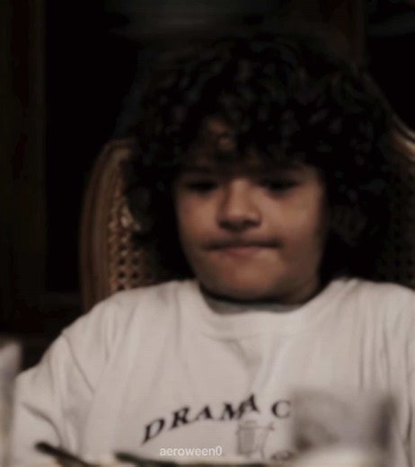 dustin is so cute in season one, I love him #strangerthings #dustin #foryou