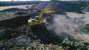 Discover Komatsu #Hybrid technology on crawler excavators: Less Fuel, More Power, Less noise, Better Environmental Performance. Learn how you can benefit from Komatsu Hybrid technology. “With the HB365LC-3, we are in between 15 and 20 liters per hour. Before we used 27 liters per hour." told us Olivier Theodore, Henry Frères SA (France) #ProudToPerform Learn more about this innovation by Komatsu: https://www.komatsu.eu/komatsu-hybrid-technology | Komatsu Europe