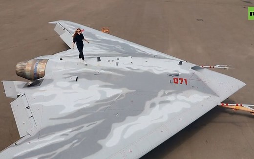 俄罗斯发布 S70“猎人”无人机攻击机