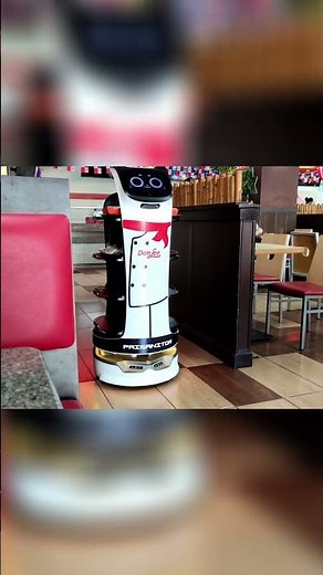 Roboter-Kellner im Restaurant: Unglaublich oder doch nicht? #shorts