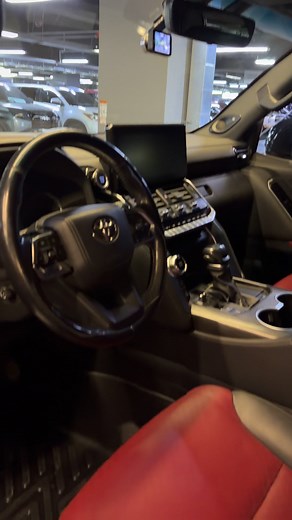 #Forsale Toyota Land Cruiser 300ZX -Үйлдвэрлэсэн: 2021 -Орж ирсэн он: 2021 -Гадна өнгө: Хар саарал -Дотор өнгө: Улаан -Нэмэлт мэдээлэлт: Бүтэн хуулгатай Суудал хална , хөрнө Жолооны хүрд хална. 📍Хаяг:Яармаг xүннү молл зүүн урд талд Food city 2 давxарт БОГД авто худалдааны төв BOGD auto mall ☎️ Утас: 80892202,80372202 👍ЗЭЭЛИЙГ ӨДӨРТ НЬ ШИЙДЭЖ БАЙНА. | БОГД авто худалдааны төв BOGD auto mall