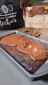 The best chocolate frosting 😋 1 can (12 oz) evaporated milk 3/4 cup granulated sugar 1/2 cup unsweetened cocoa powder 1/4 cup water 2 tbsp all-purpose flour 4 tbsp unsalted butter | Miss J