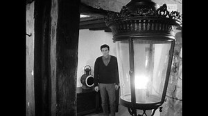 Jean Ferrat - Potemkine (1967) Jean Ferrat interprète sa chanson "Potemkine" à l'occasion d'une émission spéciale de Carrefour qui lui est entièrement consacrée. Cette chanson, écrite par Georges Coulonges, évoque la mutinerie du cuirassé Potemkine, survenue en 1905. En raison de son caractère politique, elle a été censurée sur les ondes de l'ORTF à sa sortie fin 1965. | La Montagne de Jean Ferrat