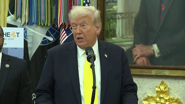 Trump hails 'beautiful black women' wearing MAGA hats in Chicago