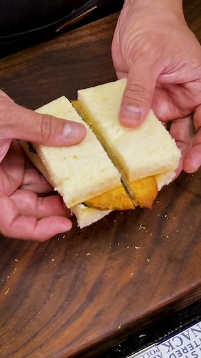 Here's a simple Crispy Fish Sando recipe you can put together within 40 mins! All you need is some EB Alaska Pollock Fillet, bread, tartare sauce and a bit of greens for the colour. EB Alaska Pollock fillet is made from wild caught pollock from the icy waters of Alaska. They are processed aboard the vessel for maximum freshness and is a good source of Omega 3 fatty acids. They are available at all major supermarkets and online stores like https://shopee.sg/ebfoodsg. For a bit of fun, we made a l