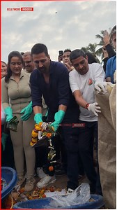 Akshay Kumar and Amruta Fadnavis Join Beach Cleaning Drive After Ganpati Visarjan #akshaykumar #AmrutaFadnavis #fashion #celebrity #fblifestyle #ganpatibappamorya #trendingvideo #vairalvideo | Bollywood Insider