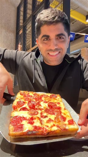 First time trying Detroit Pizza | Uptin