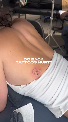 Do back tattoos hurt? 👀 Short answer: yes — but it totally depends where. Spine, ribs, and shoulder blades? A little spicier 🌶 Upper back or sides? Usually more tolerable 🙌 Everyone’s pain tolerance is different — but with the right artist (and mindset), you’ll be just fine. And the result? So worth it. 💬 Got questions? Drop them below! 📍 Fine Line Tattoos Melbourne | Book online now Would you get a back tattoo? #BackTattoo #FineLineTattoos #TattooPain #MelbourneTattooStudio #TattooTips #Ba