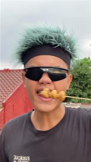 Kind Grandpa Eats Candy 🥳👌🏼🍡🤏🏻Skewers and the Funny Ending jgy$565😍 #shorts