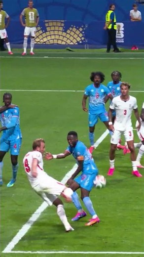England v DR Congo: “One-man blocking machine!”