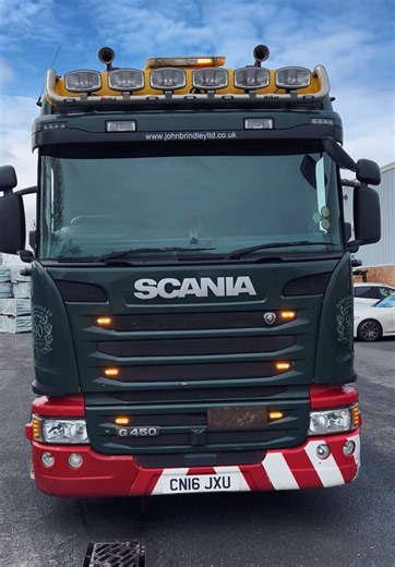Real life Tetris moment on this job 😅 Shuffled the whole load around. OSB stacked up, timber moved, insulation & fire socks off and onto the pickup, just to make it all fit. Finished it off with a blind side reverse into Kidlington off a busy main road… No pressure👀🚛 #scania #girltrucker #progress #hgv #truckerlife