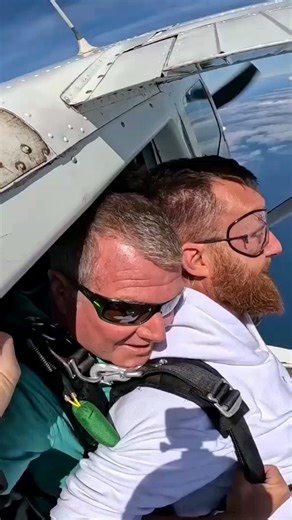 Dive into summer this year with a tandem skydive 🪂 You’ll find every drop zone in Australia listed on our website. 🎥 BIGWAVE SKYDIVE, NSW | Australian Parachute Federation